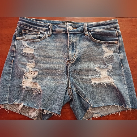 Judy Blue Pants - Women's Judy Blue Lace Patch Denim Shorts size Large